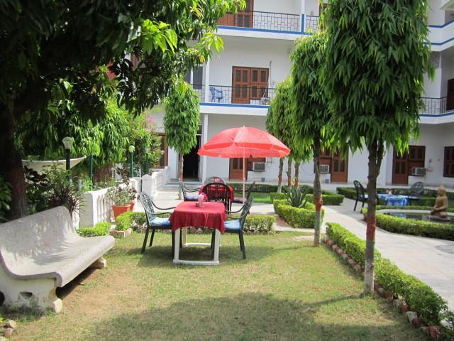 Hotel Surya Khajuraho Exterior photo