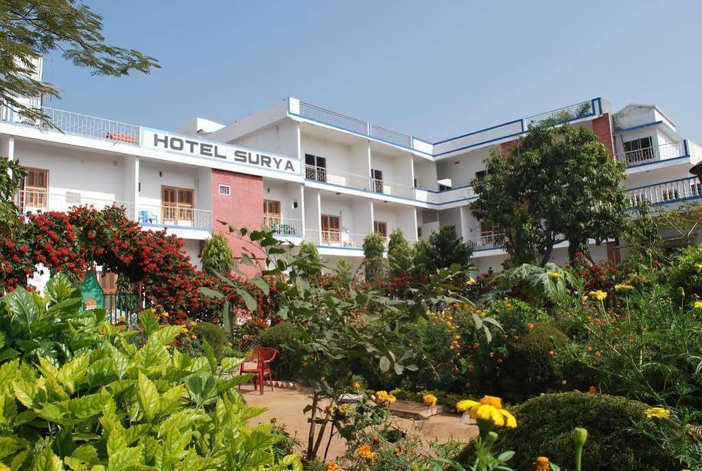Hotel Surya Khajuraho Exterior photo